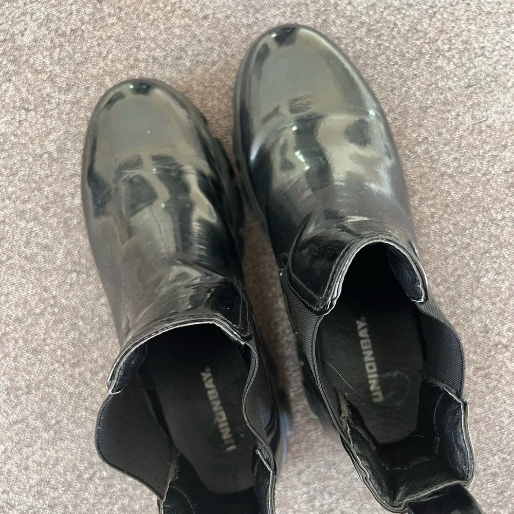 UNIONBAY Rugged Black Footwear - Picture 3 of 6